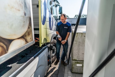 Elektrische vrachtwagens staan klaar, maar laadpal