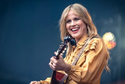 Ilse DeLange deelt uit: 6000 cadeautjes voor haar fans