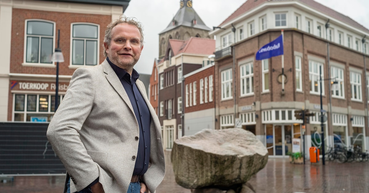 Olde Weghuis doet ’t anders in Oldenzaal: hij houdt de zetel en geeft het geld weg