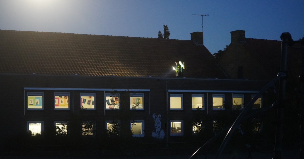 Jongen uit Raalte naar ziekenhuis nadat hij door dak van basisschool zakt