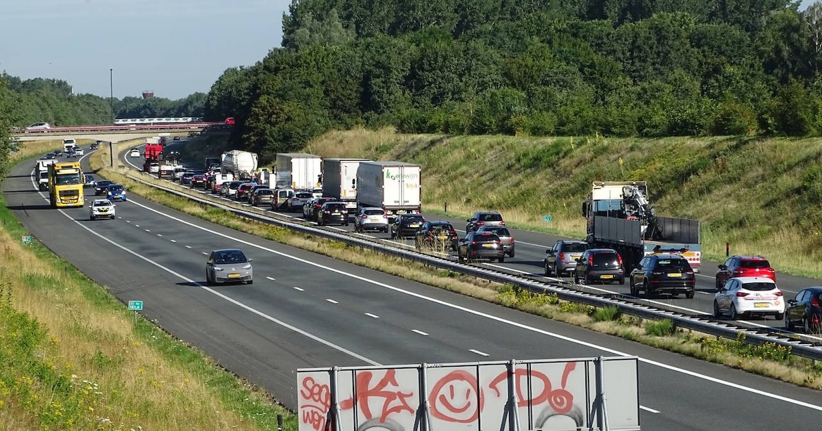 Verkeer op A1 bij Hengelo staat stil na ongeluk