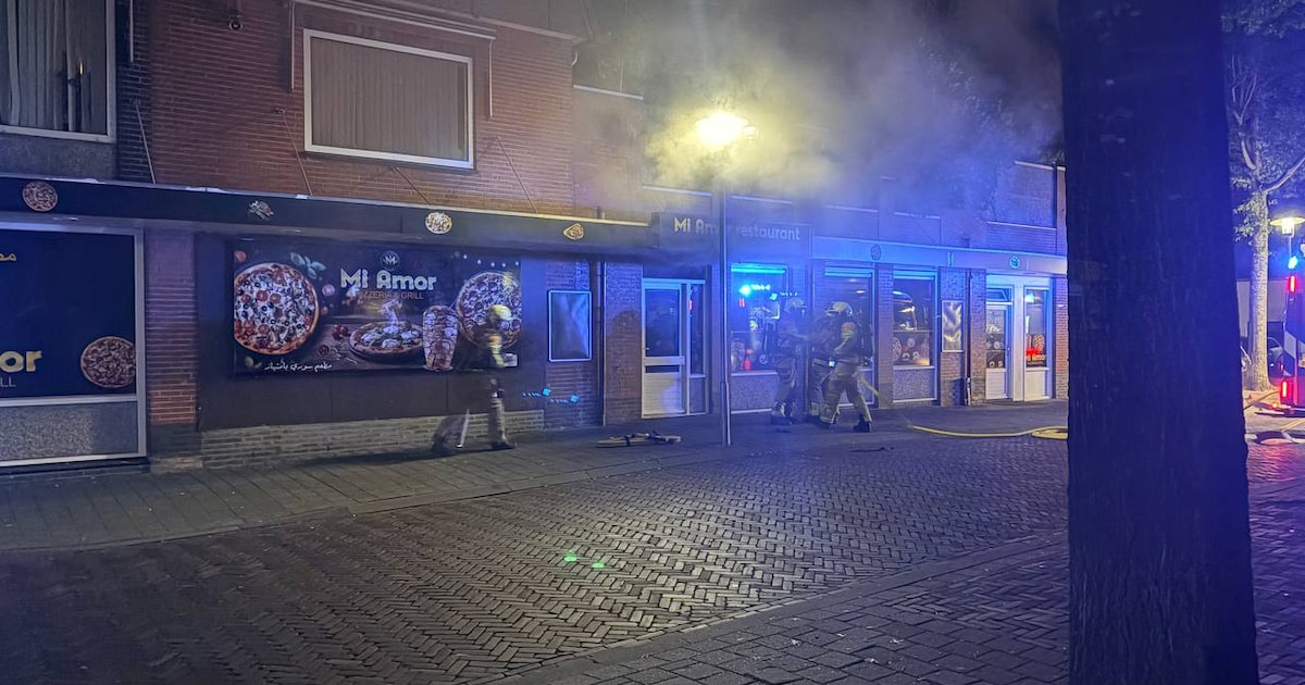Forse schade na brand in pizzeria in Hardenberg, hond uit bovenliggend appartement gehaald