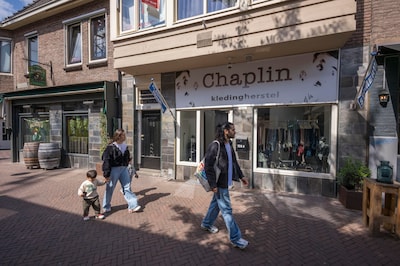 Nubar Avci stopt na ruim 32 jaar met Chaplin Kledingherstel in Enschede