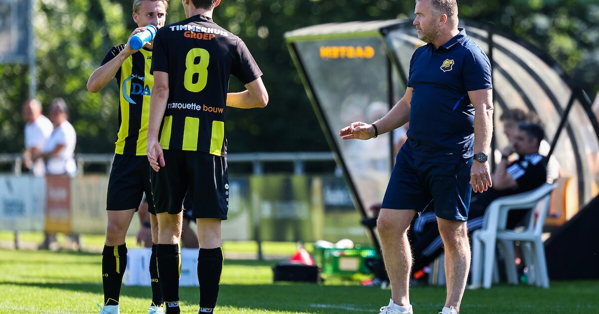 Kocks ook komend seizoen trainer van DOS’37 | Sport | Tubantia.nl