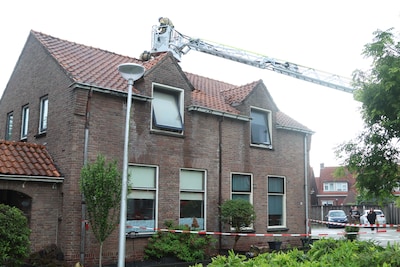 Schade aan woning na blikseminslag in Almelo: ‘Zag een soort vuurbal’