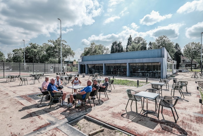 Het vernieuwde tennispark Jaspers.