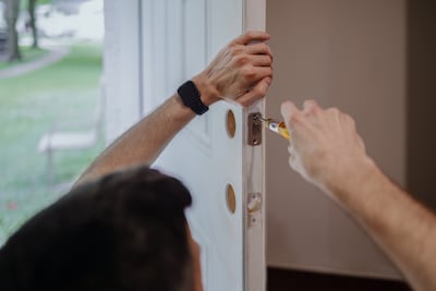Ex-advocaat uit Enschede die eigen kinderen ontvoerde middelpunt van nieuwe rel