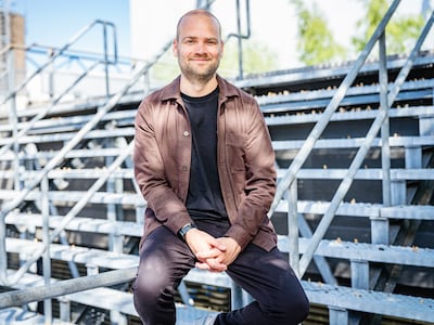 Populaire commentator Wytse van der Goot is ook fanatieke voetbalvader: ‘Ik neem me altijd voor om mijn mond te houden, maar...’