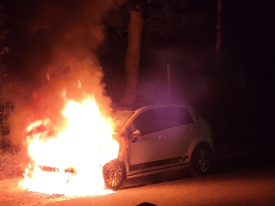 Auto uitgebrand aan Zurinkstraat in Geesteren