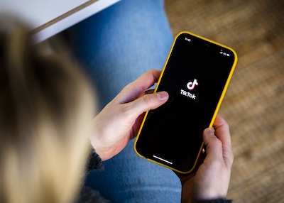 Twentse tiener opgepakt voor oproepen tot terreur via TikTok: IS-propaganda bereikte meer dan 100.00