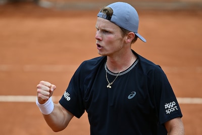 Jesper de Jong boekt fraaie zege op oud-winnaar Stan Wawrinka in Parijs