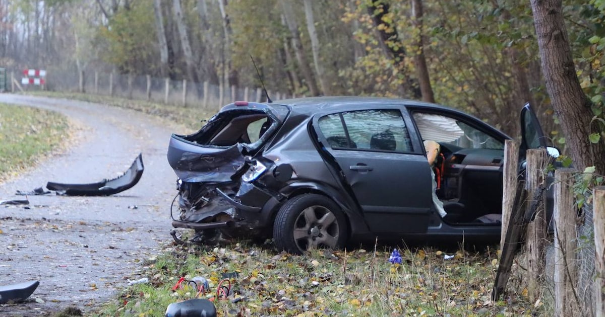 Meerdere personen gewond bij aanrijding tussen Oldenzaal en Losser, weg volledig dicht