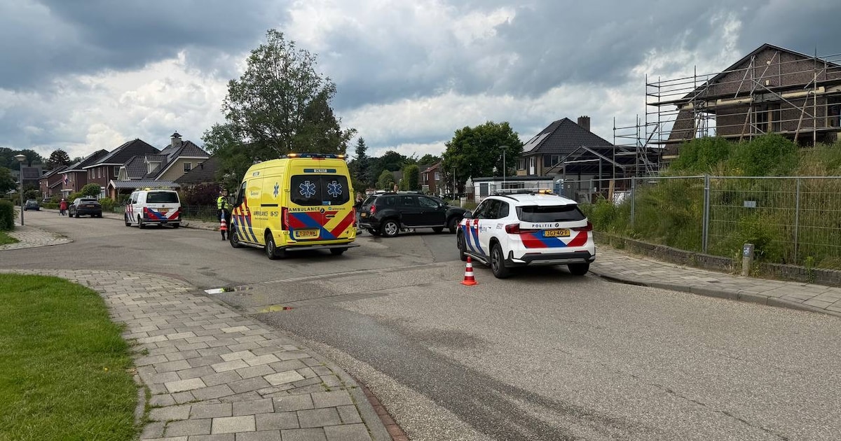 Fietser gewond na botsing met auto op kruising Vinkwijkseweg en Delweg in Zeddam