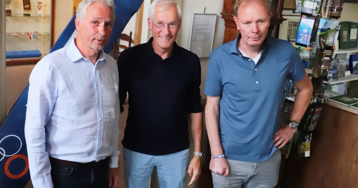 Expositie over 40 jaar Triathlon Holten geopend in Oudheidskamer
