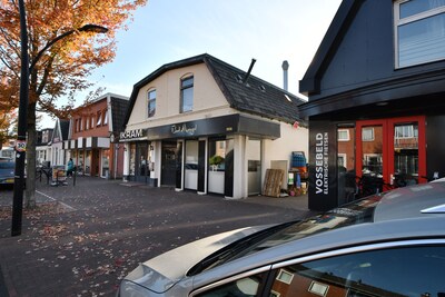 Racistische uitspraken en protesten: Hengelose uitbater doet aangifte tegen buurtbewoner
