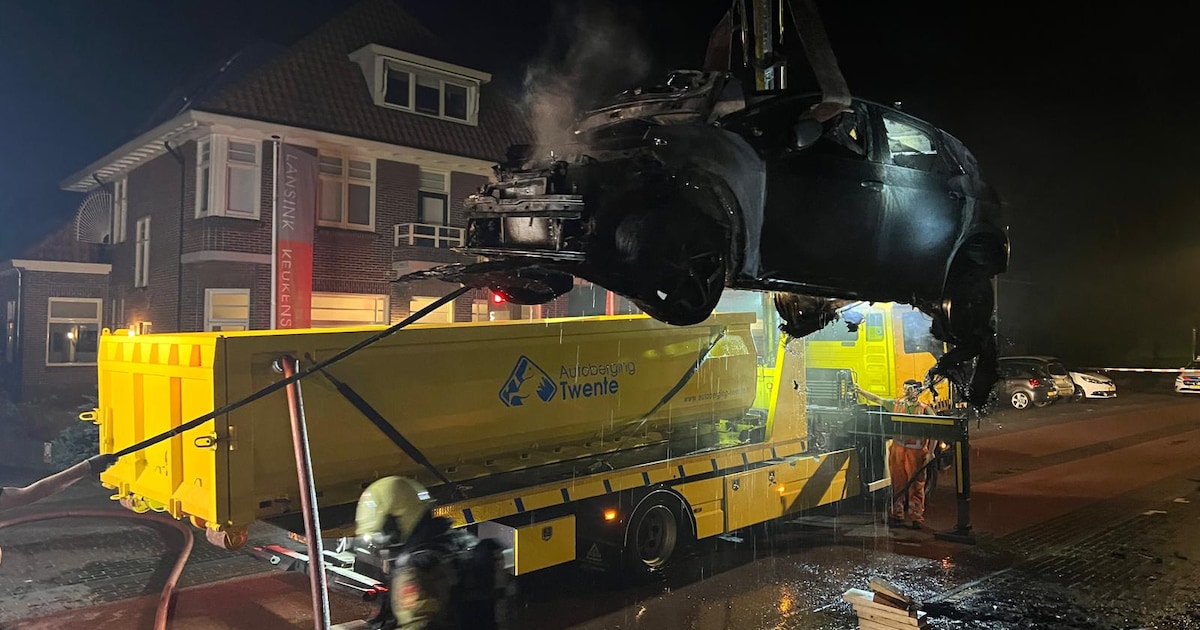 Na lange nacht verdwijnt Rubens auto in een dompelbak