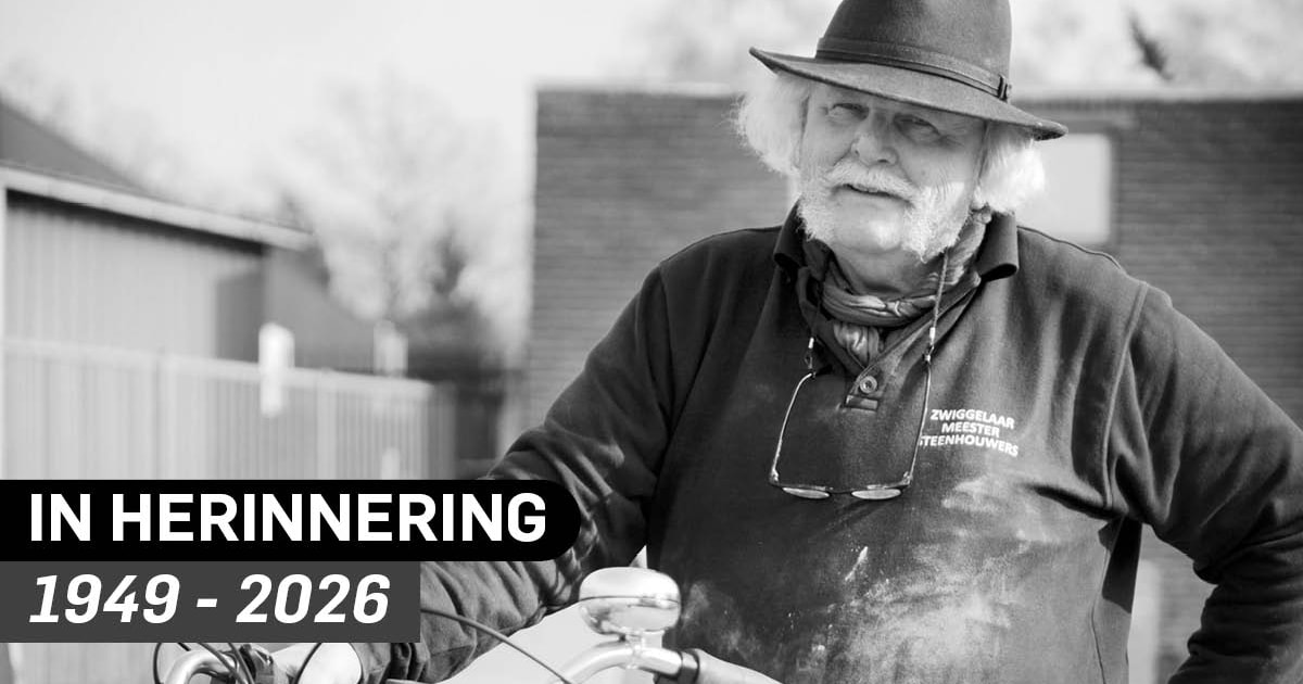 Steenhouwer Jan (77) toont trots zijn granieten grafzerk