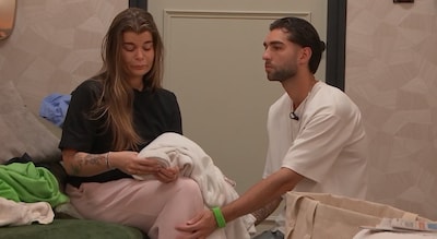 ‘Waar moet ik heen?’ Enschedese Chess is ten einde raad in Bondgenoten nadat ze eigen vriend op tv b