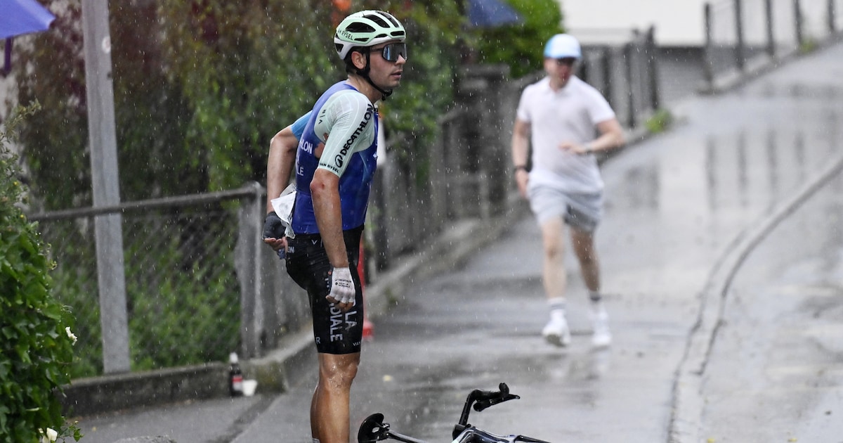 Goedbedoelde regelwijziging leidt tot ergernis en angst voor ongelukken in het peloton.