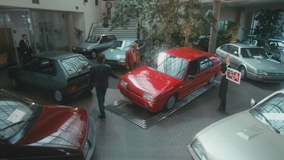 Iconische Flodder-auto staat te koop, maar wel voor een ander prijsje dan in de film...