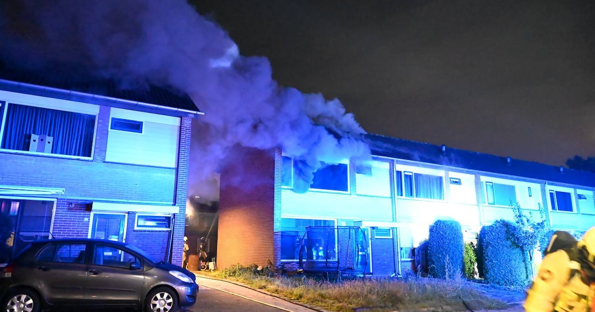 Huis volledig uitgebrand door uitslaande brand in Vriezenveen