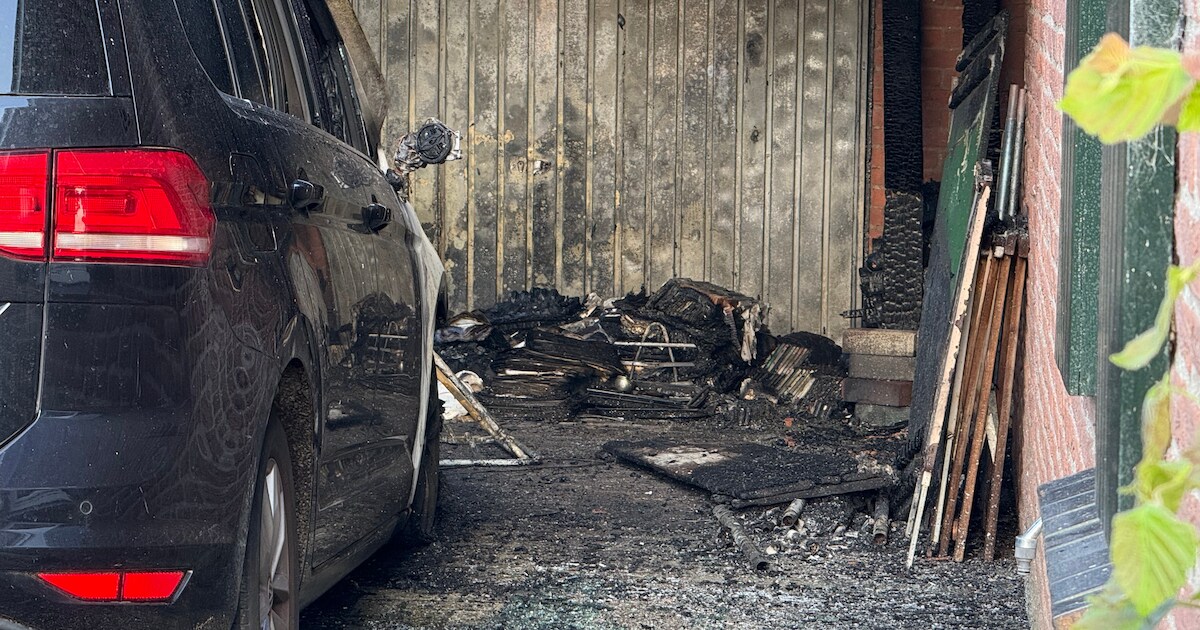 Carport met auto gaat in vlammen op in Schalkhaar
