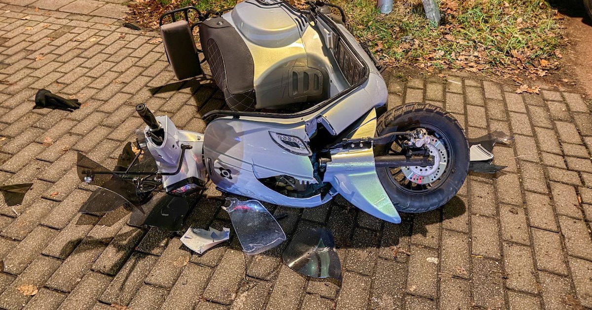 Vrouw op scooter raakt gewond bij aanrijding in Enschede