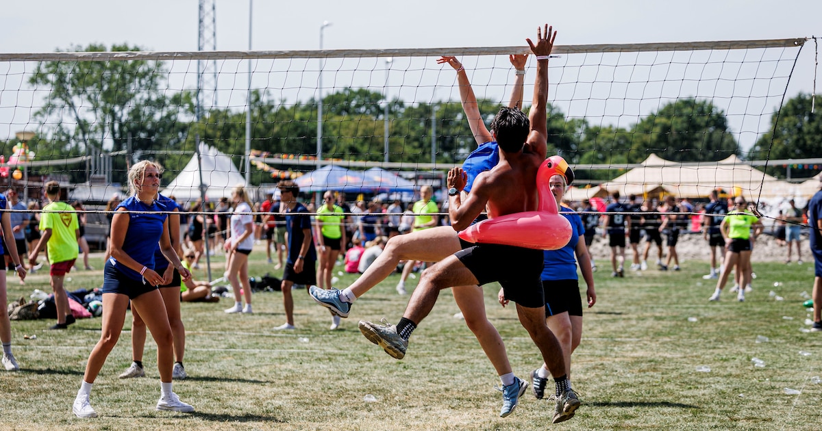 Warm? Daar hadden ze bij het volleybal in Saasveld maar weinig last van...