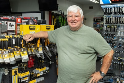 Alles-in-een-winkel Woudstra in Almelo blijft open, maar Meine mindert