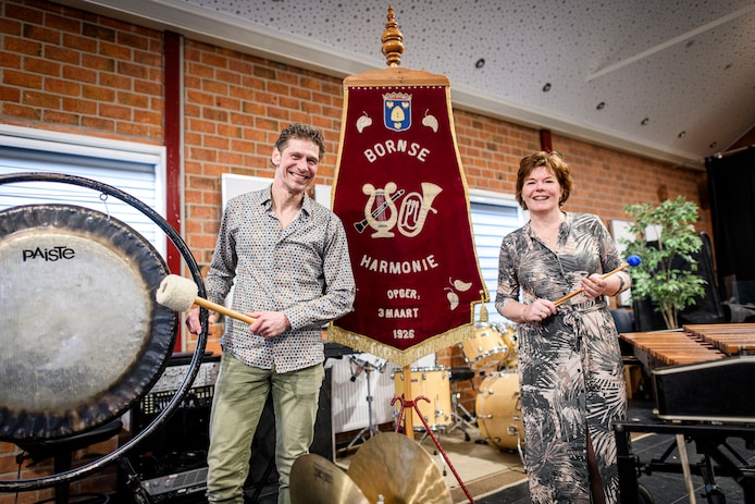 Paul Homan en Jacqueline La Grange kijken nu al uit naar het volgende verjaardagsfeest van de Bornse Harmonie. „Het ledental blijft gelukkig stabiel, hopelijk groeien we straks zelfs weer."