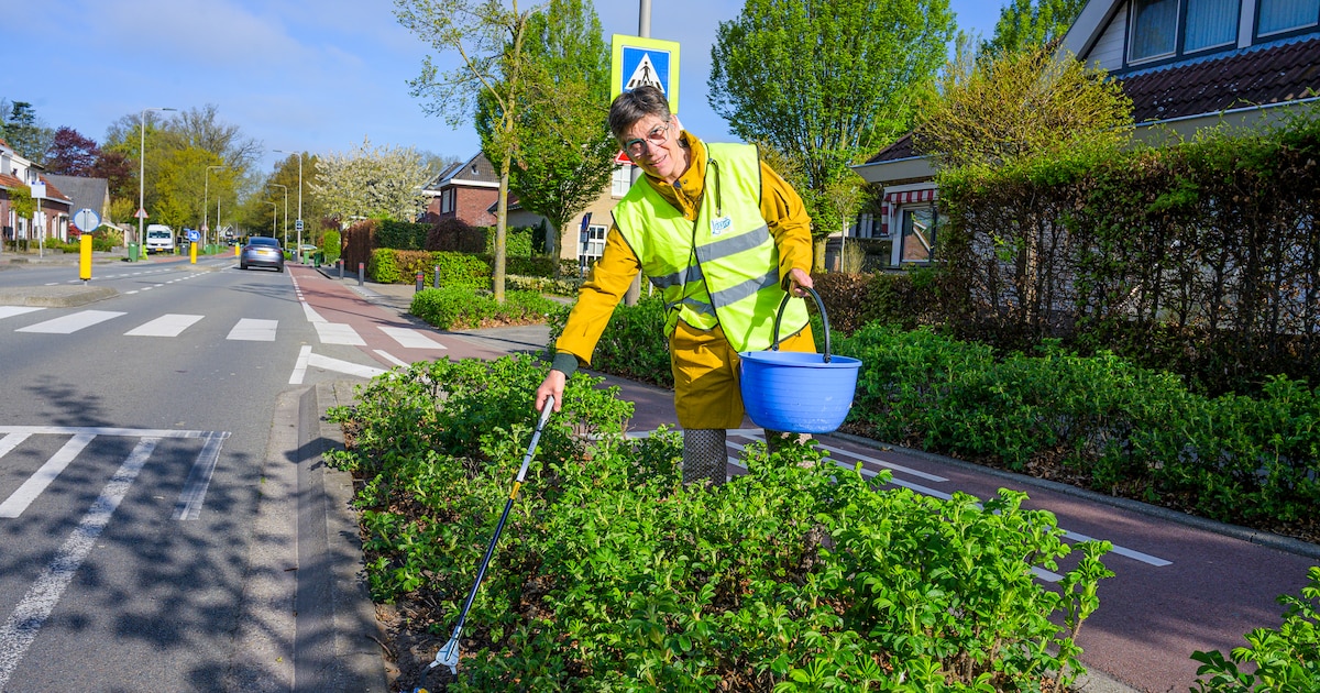 Duizenden peuken in een jaar: Wilna (70) gaat de strijd aan met zwerfafval in Losser