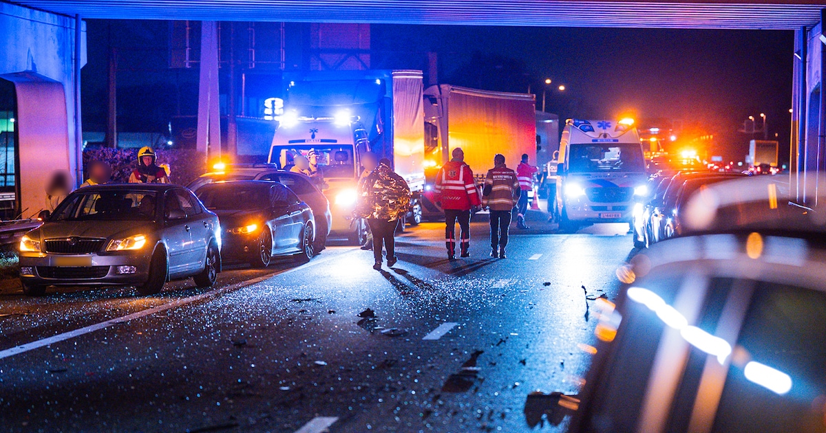 Politie komt met informatie over bestuurder na kettingbotsing op A12 voor Duitse grenscontrole