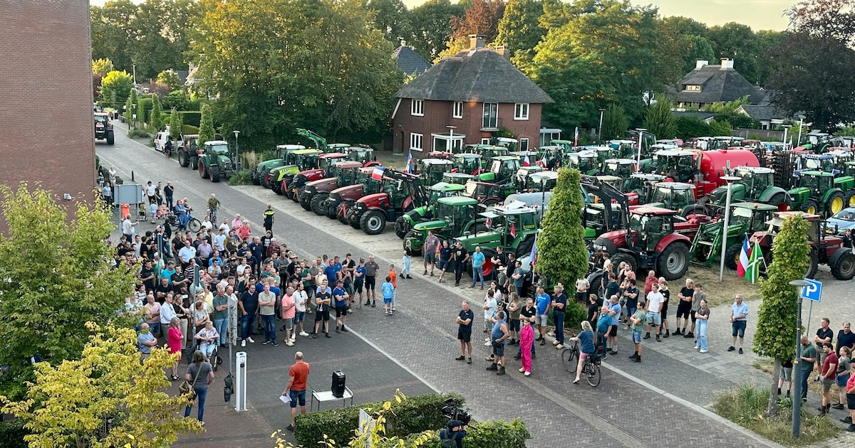 Boeren rijden met trekkers door de Achterhoek en luiden de noodklok: ‘Stikstofplan raakt ons keihard
