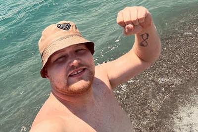Almelose Dimi zingt hele zomer in Turkse kroeg: ‘Topvakantie!’