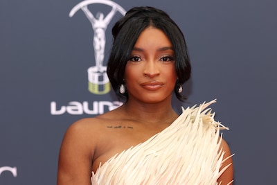 Topturnster Simone Biles opgeschrikt door medische noodsituatie: ‘Een van meest angstaanjagende ervaringen in mijn leven’