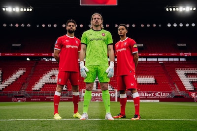 Dit is het nieuwe thuistenue van FC Twente: geen ruitjes mee
