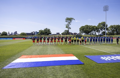 LIVE Oranje | Oranje in leeg stadion begonnen aan 