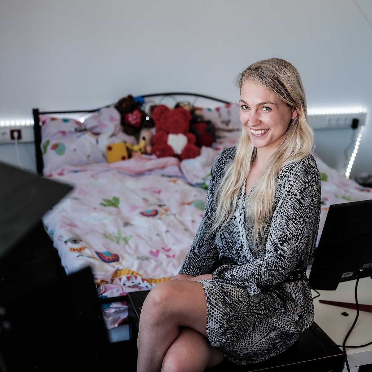 Webcamgirl Elise is dikke hit op Onlyfans: Er heerst een taboe op ons  werk, dat tekent de preutsheid in ons land | Achterhoek | tubantia.nl