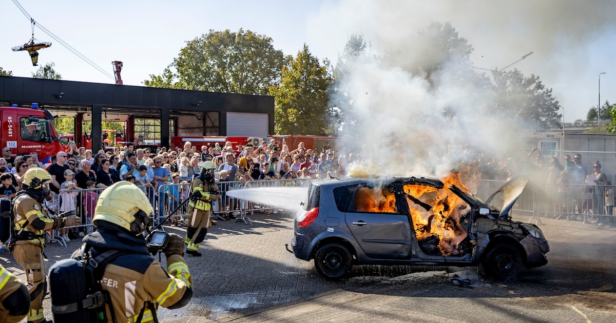 Brandweer Vriezenveen houdt open dag: vlammen en demonstraties op Manitobaplein