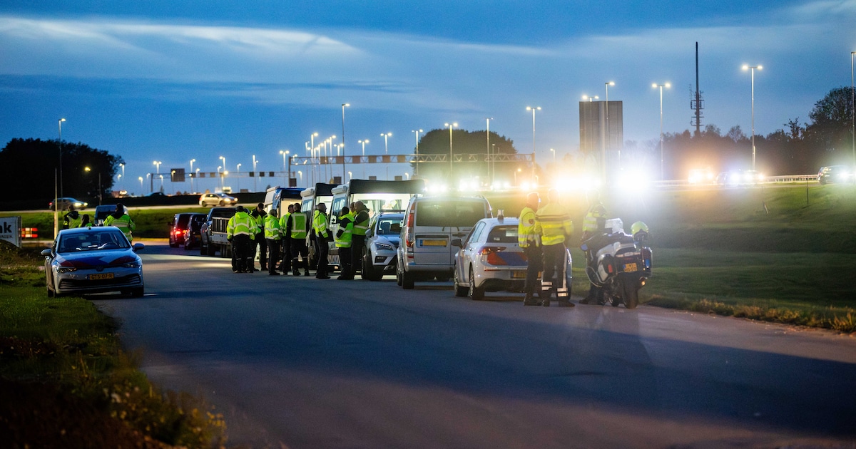 Auto’s afgevoerd en flink bedrag voor de Belastingdienst na controles