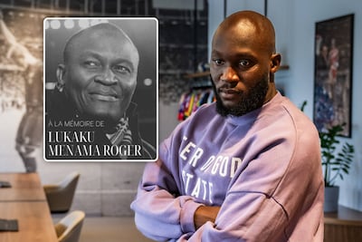 Romelu Lukaku kan begrafenis van vader Roger in Congo niet bijwonen: ‘We werden afgeperst door sommige familieleden’