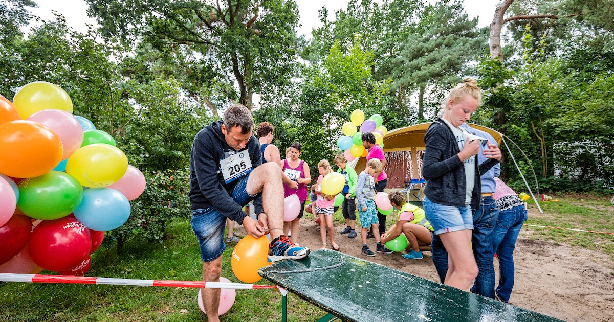 Wereldrecord ballonnen kapot trappen in Beerze | Twenterand | tubantia.nl