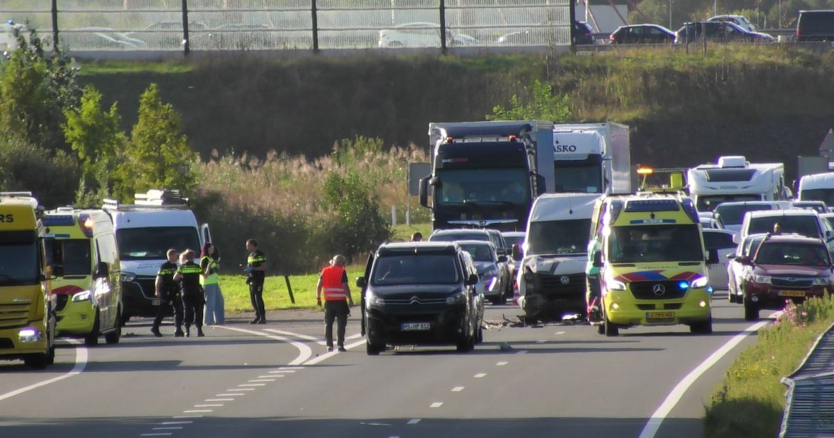 Verkeer hervat op de A35 bij Enschede-West na ernstige aanrijding.