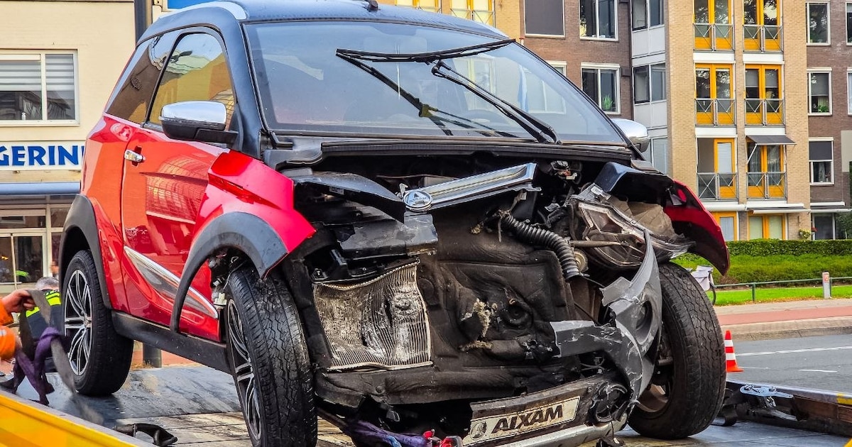 Gewonde na botsing tussen 45 km-auto en auto in Hengelo