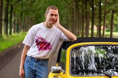 Kijktip! Stijn de Vries terug naar zijn oude school in Almelo