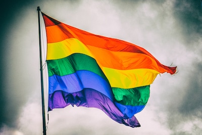 Regenboogvlag weggehaald bij zorglocatie in Borne en dat raakt wethouder David Vermorken persoonlijk