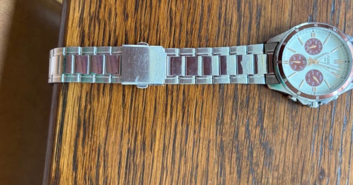 Horloges gevonden, zilverkleurige schalen aangeboden en USB-stick gevonden