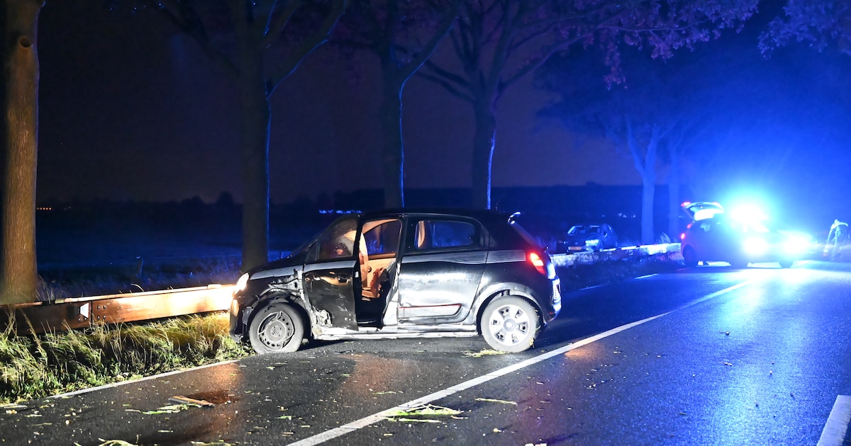 Zware aanrijding bij Vriezenveen, bestuurder verlaat plek van ongeval.