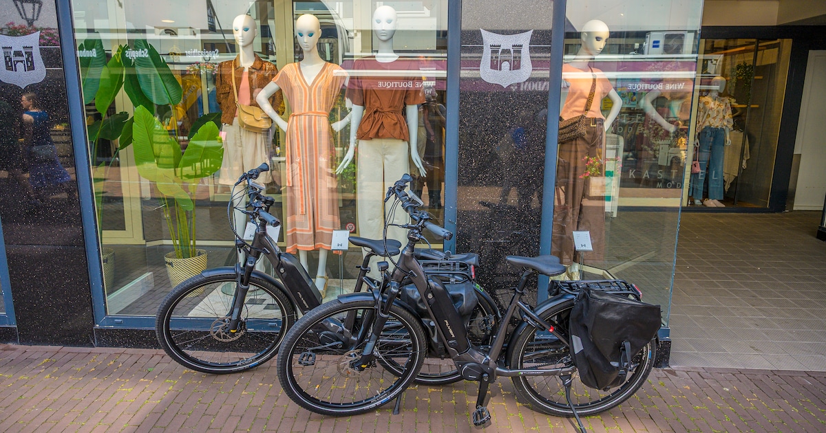 Overlast in binnenstad van Oldenzaal door fietsen voor de etalages? Het is maar net aan wie je het v