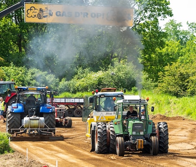 Trekkers trekken duizenden kilo’s door de modder op Pinksterfeesten Beckum: zo zag dat eruit